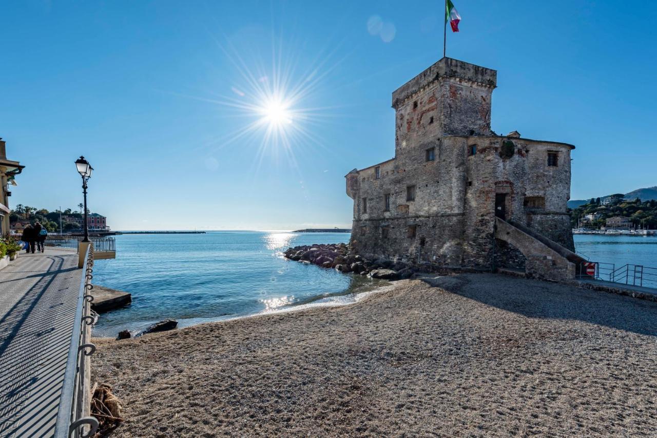 Mazzini 12 Very Central Apartment With Private Garage, Air Conditioning, Wifi, Just 50 Meters From The Beach Rapallo Extérieur photo