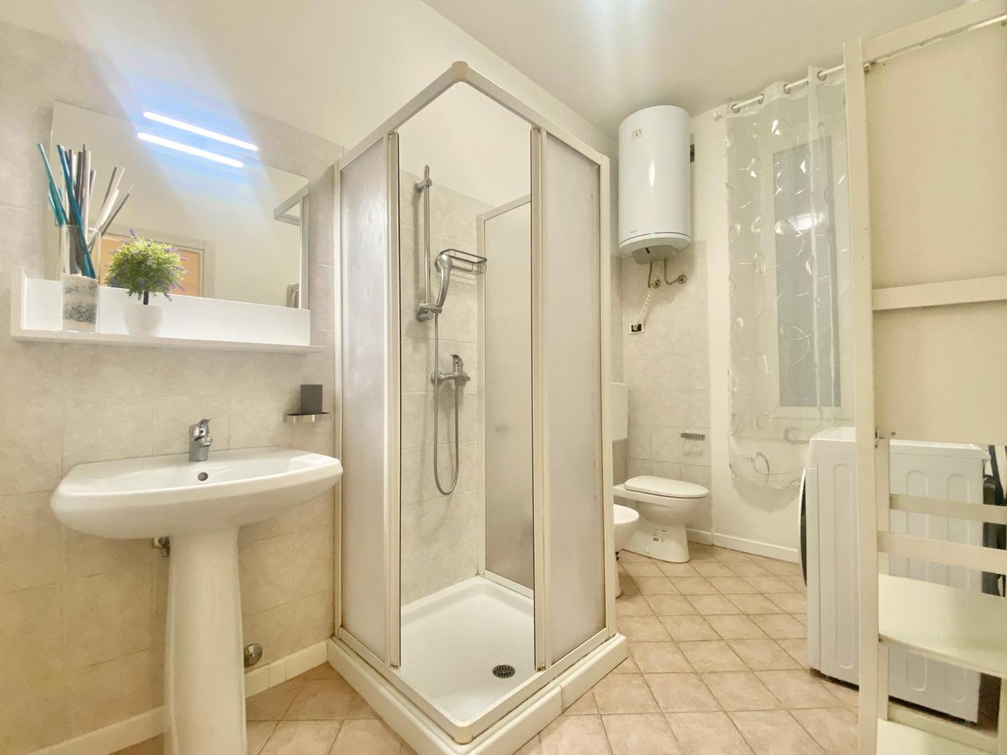 Mazzini 12 Very Central Apartment With Private Garage, Air Conditioning, Wifi, Just 50 Meters From The Beach Rapallo Extérieur photo
