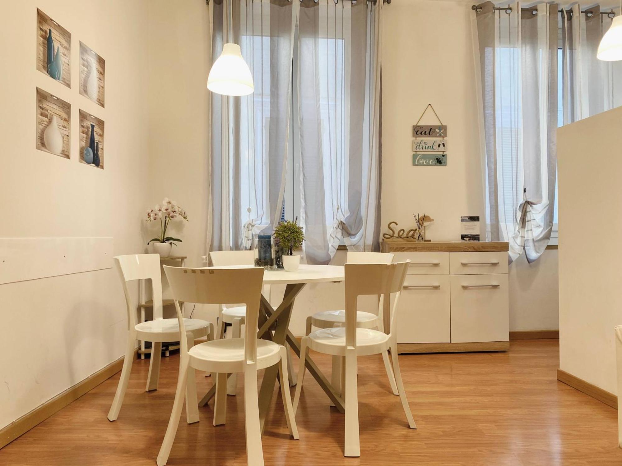 Mazzini 12 Very Central Apartment With Private Garage, Air Conditioning, Wifi, Just 50 Meters From The Beach Rapallo Extérieur photo